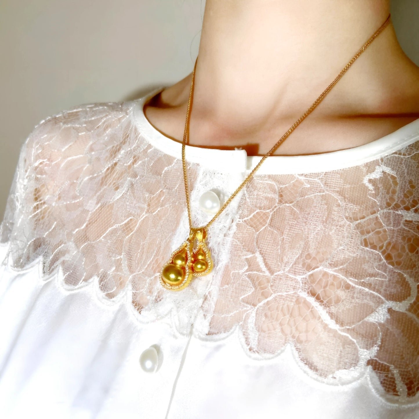 24K Gold Plated Rotatable Gourd Pendant Necklace – Feng Shui Amulet for Wealth, Health & Spiritual Protection