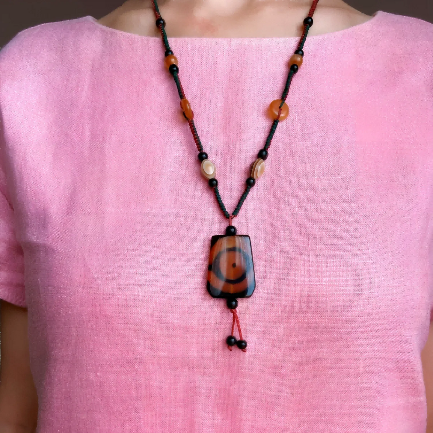 Double-Eye Dzi Bead Necklace โ Tibetan Amulet for Harmony, Protection & Spiritual Insight