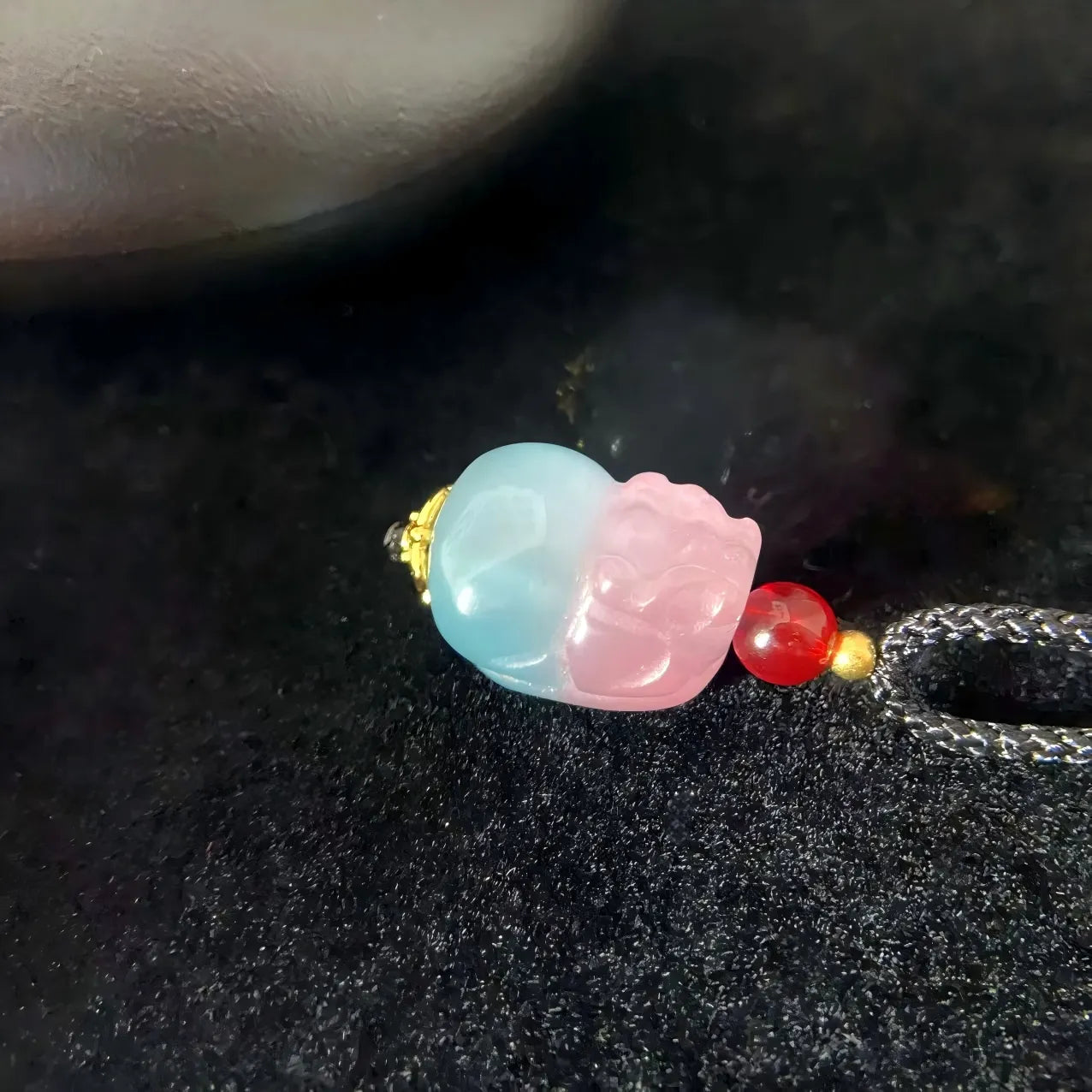 Liuli Glass Pixiu Pendant Necklace – Feng Shui Wealth Amulet for Abundance, Spiritual Protection & Good Fortune