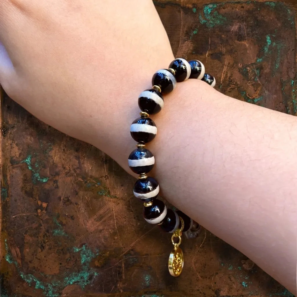 Pure Tiger Tooth Dzi Bracelet – Balance & Energy