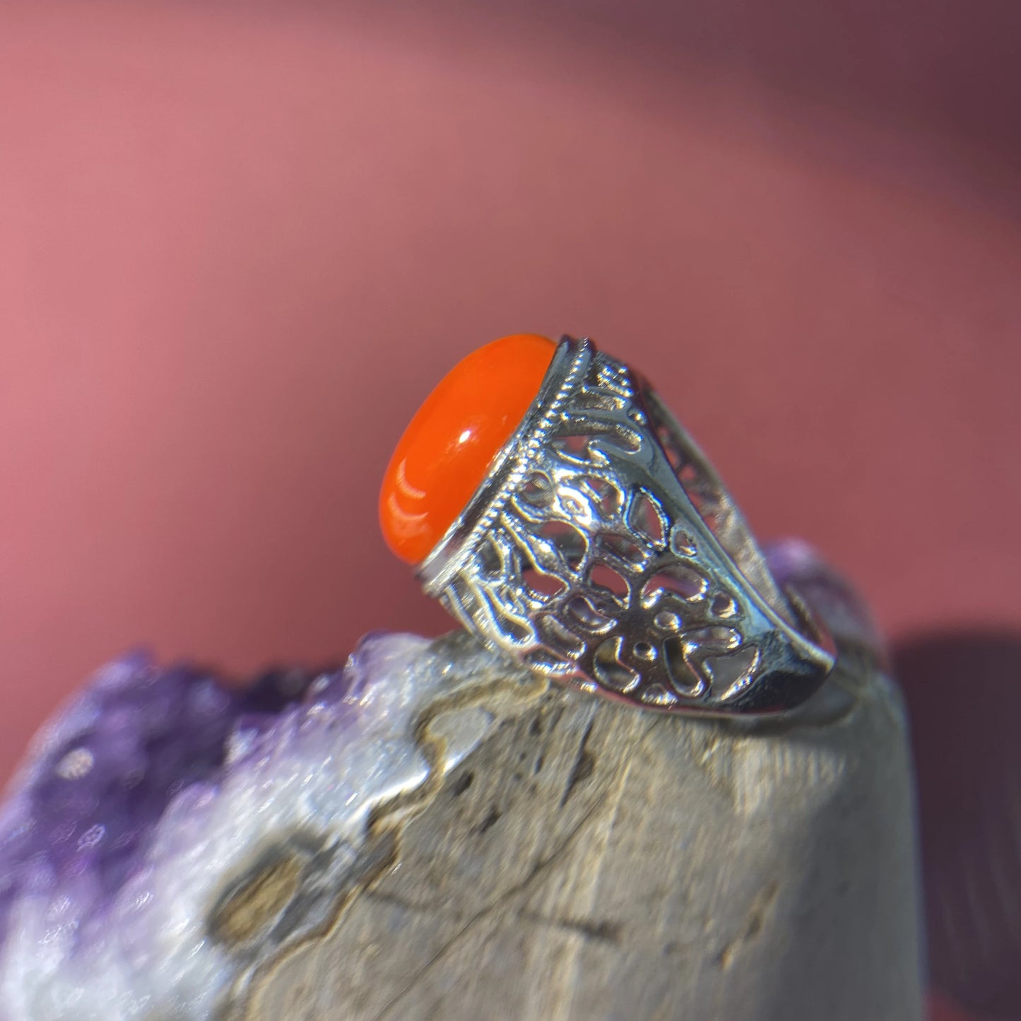 Tibetan Blood Dzi Bead Ring – Handmade Spiritual Protection Amulet for Strength, Luck & Energy Balance