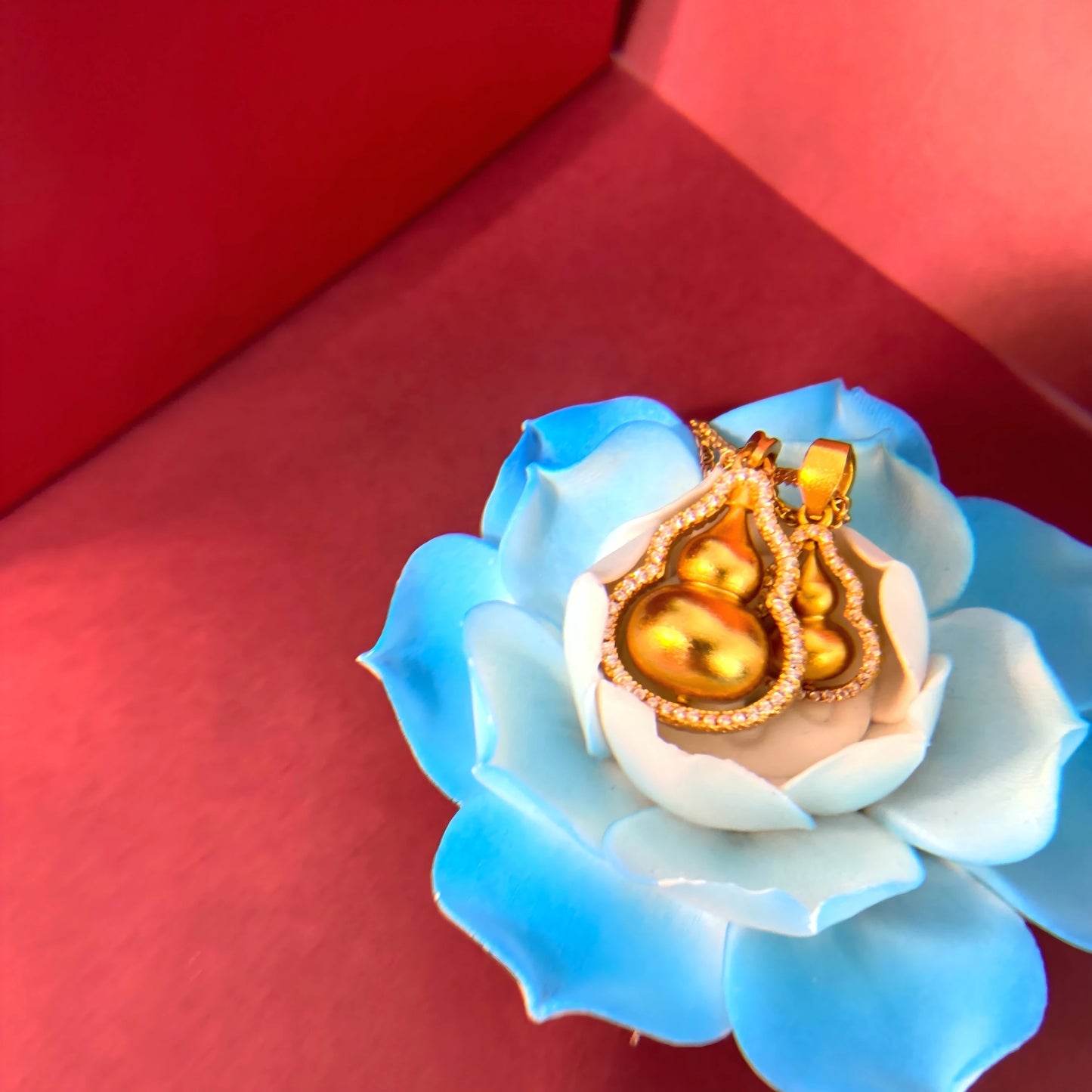 24K Gold Plated Rotatable Gourd Pendant Necklace – Feng Shui Amulet for Wealth, Health & Spiritual Protection