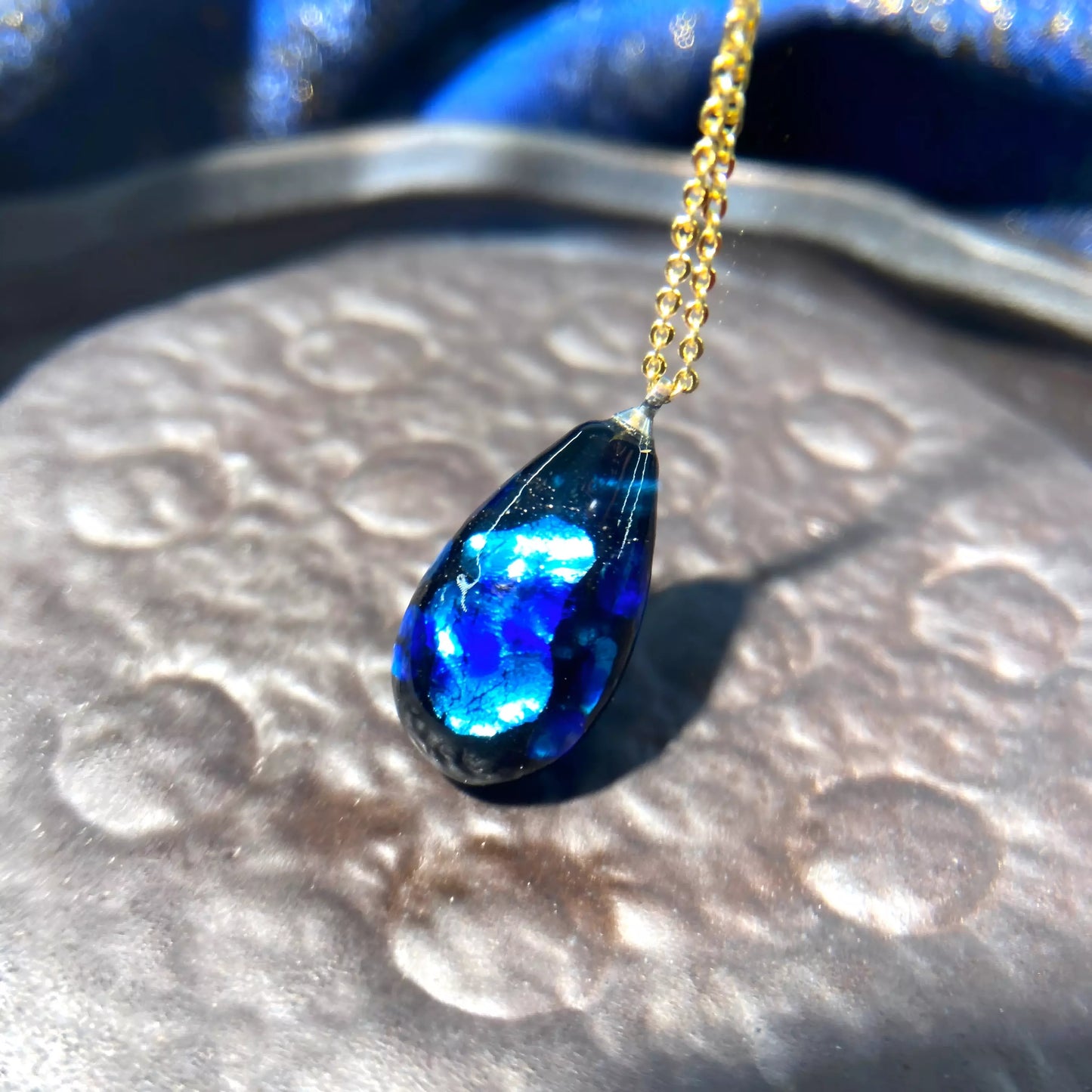 Shangqing Xuangguang Blue Pendant Necklace – Blessed Gold Foil Crystal of Divine Light, Protection & Spiritual Awakening