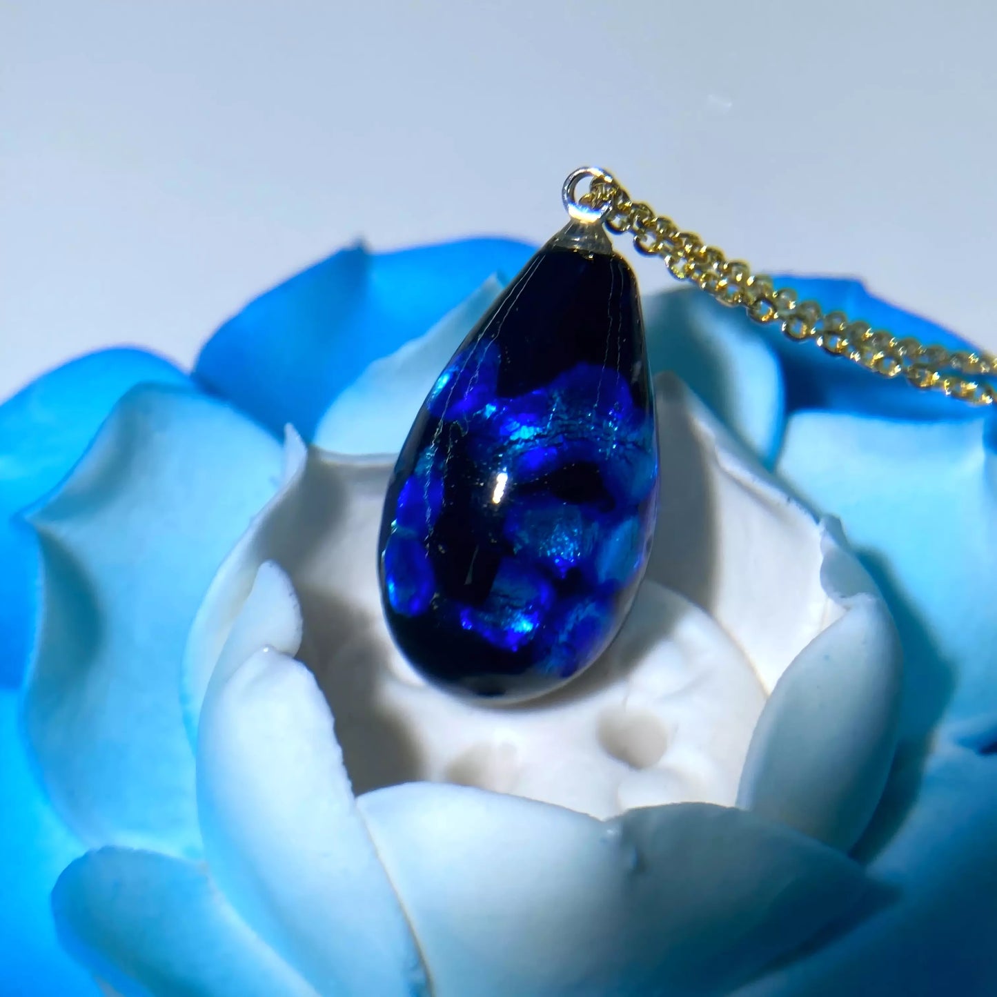Shangqing Xuangguang Blue Pendant Necklace – Blessed Gold Foil Crystal of Divine Light, Protection & Spiritual Awakening