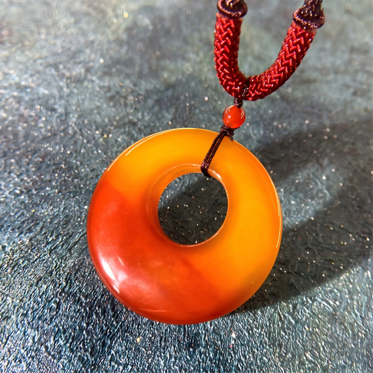 Tibetan Red Agate Buddha Dzi Peace Lock Pendant – Healing Donut Amulet for Protection, Vitality & Spiritual Harmony