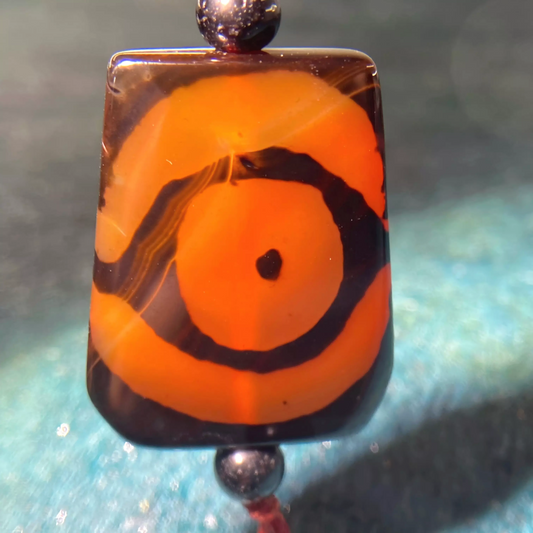 Double-Eye Dzi Bead Necklace – Tibetan Amulet for Harmony, Protection & Spiritual Insight