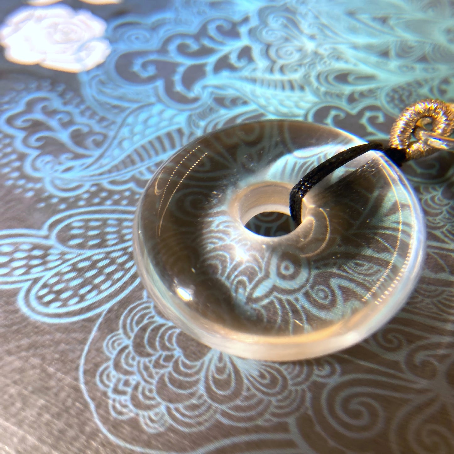 White Crystal Peace Amulet Pendant – Healing Energy, Spiritual Protection & Inner Harmony