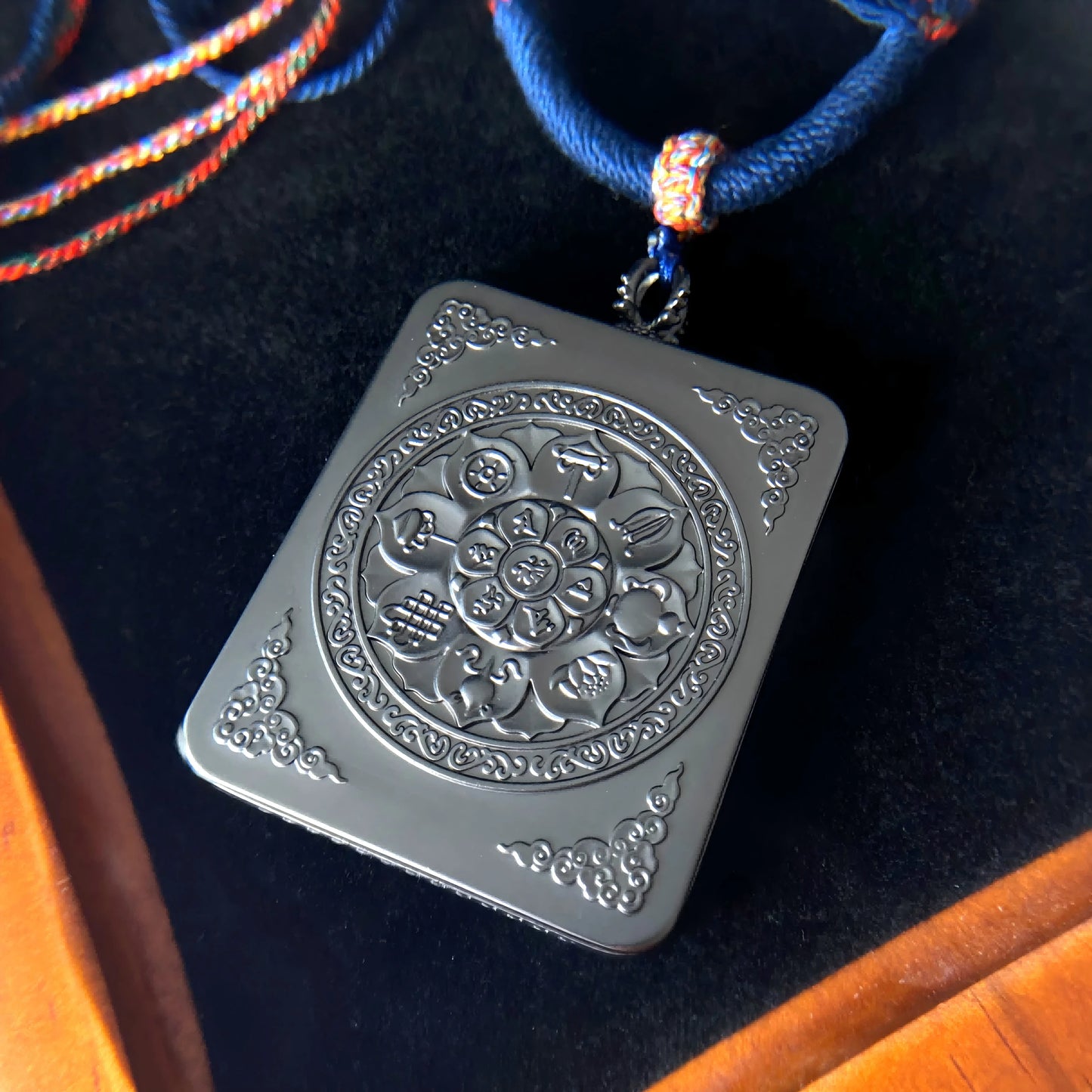 Black Jambhala Thangka Pendant – Tibetan Wealth King Amulet for Prosperity, Protection & Inner Wisdom