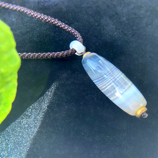 Silk Vein Agate Pendant Necklace – Energy Healing Amulet for Grounding, Protection & Spiritual Balance