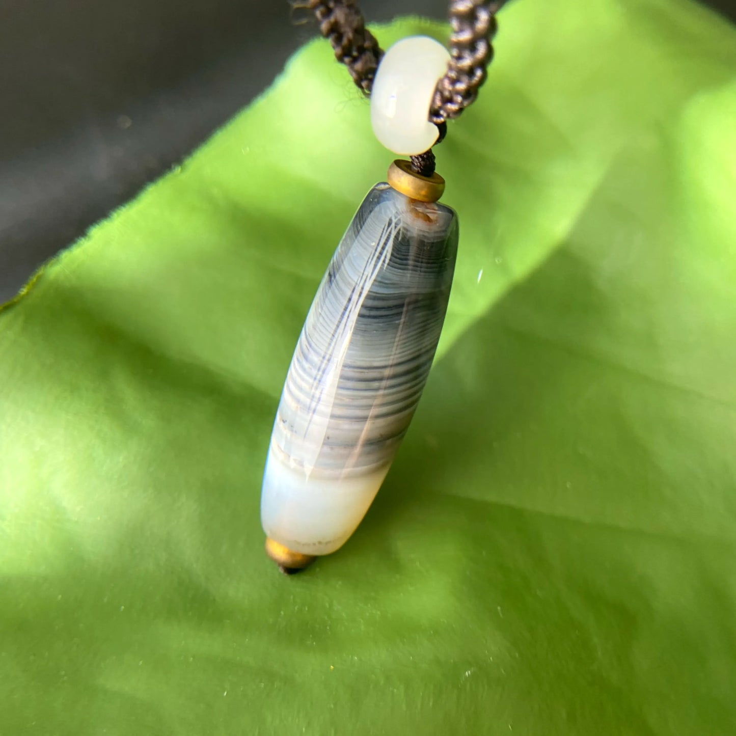 Silk Vein Agate Pendant Necklace – Energy Healing Amulet for Grounding, Protection & Spiritual Balance