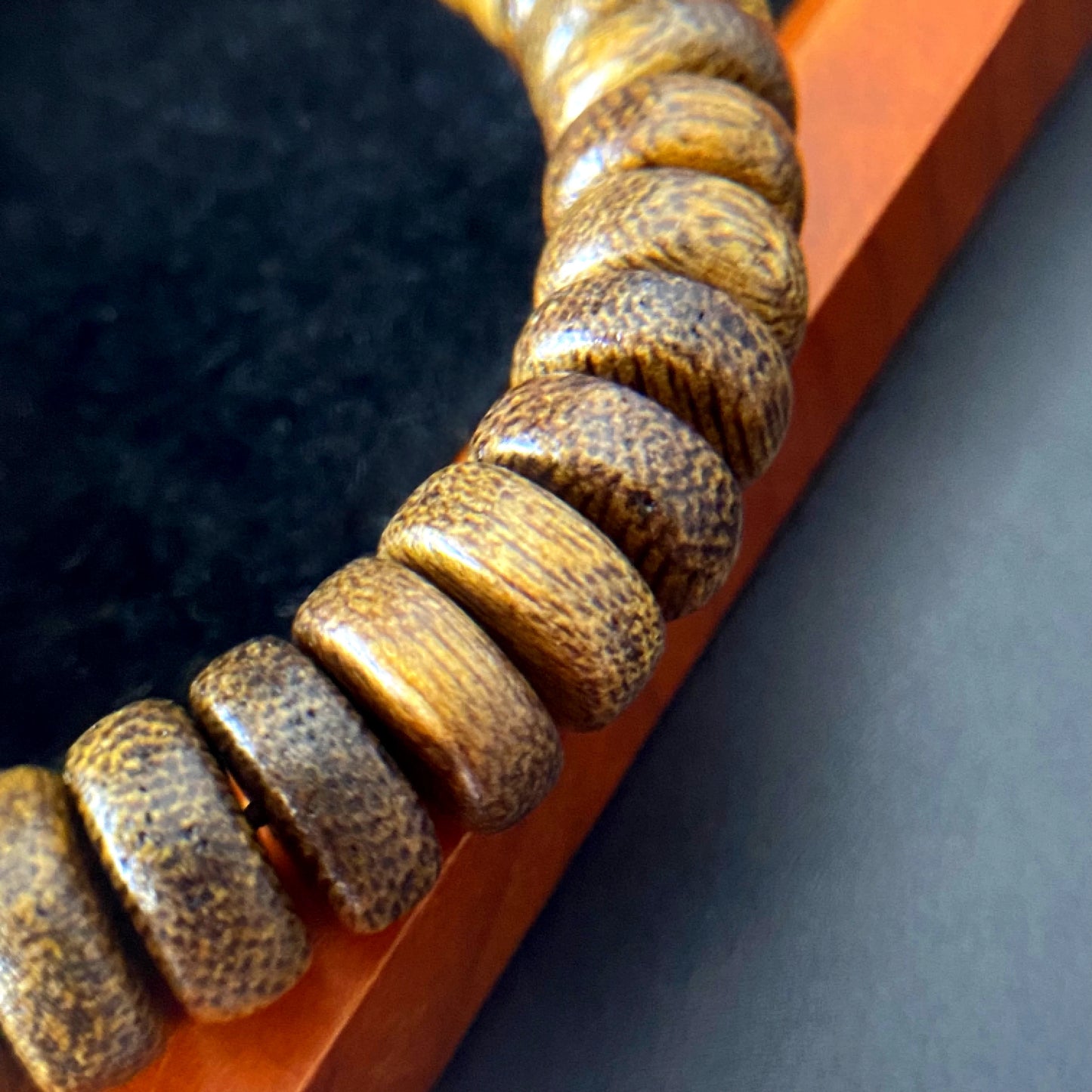 Agarwood Slice Bracelet – Natural Aloeswood Beads for Calm Energy, Spiritual Healing & Protection