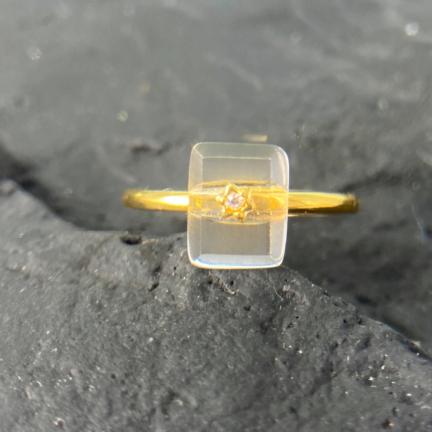 Mirror of the Sky Zircon Ring – Spiritual Healing Jewelry for Clarity, Protection & Manifestation Energy