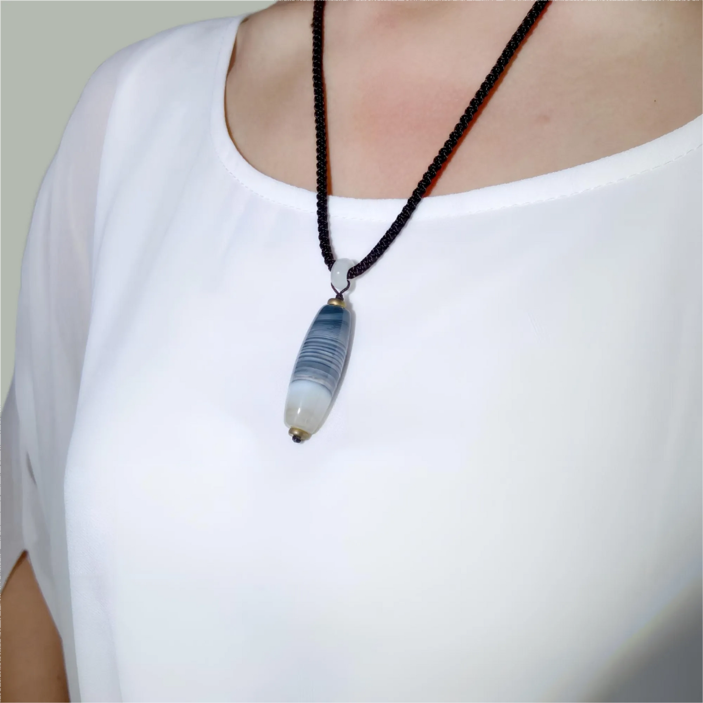 Silk Vein Agate Pendant Necklace – Energy Healing Amulet for Grounding, Protection & Spiritual Balance