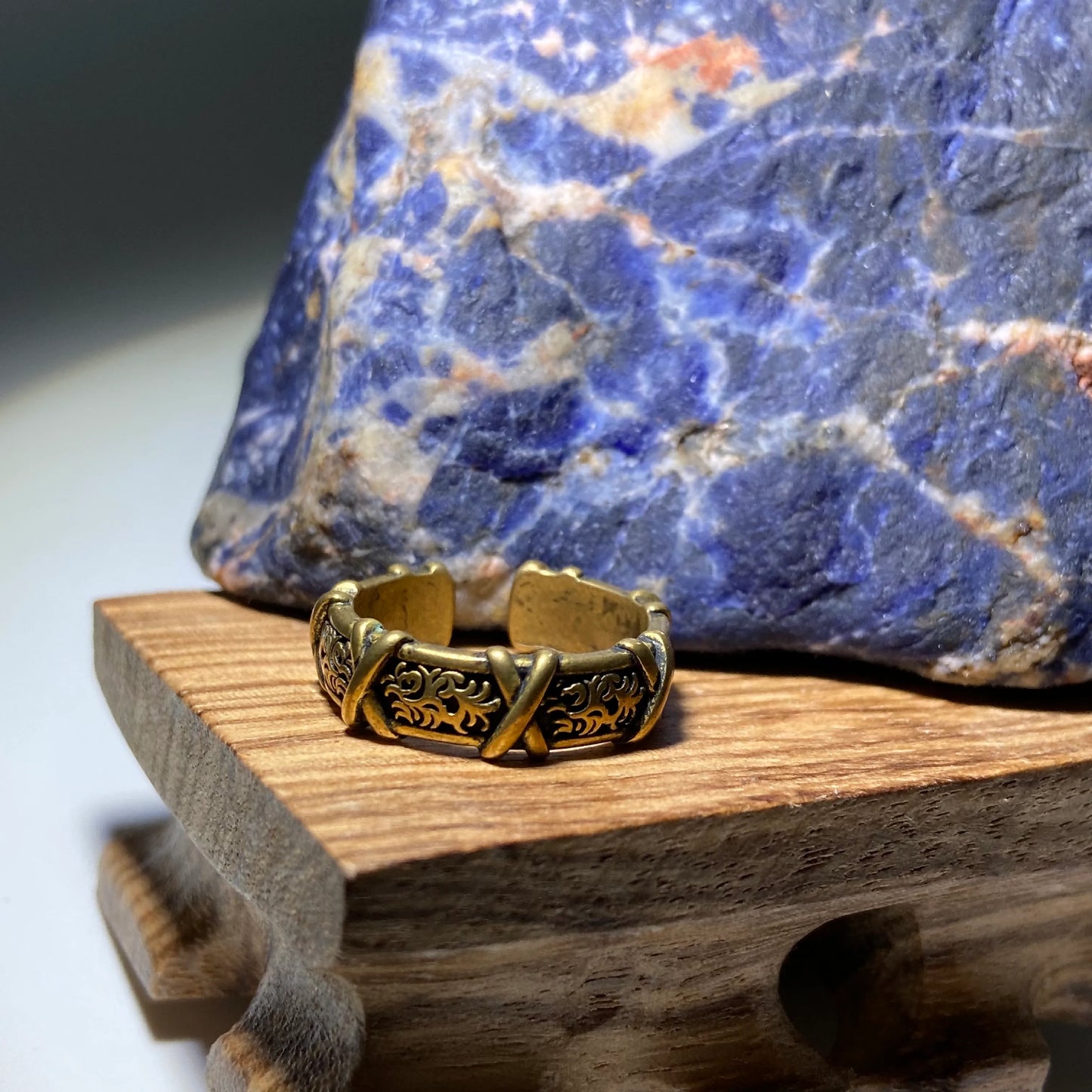 Ancient Golden Vines – Vintage Filigree Protection Ring | Spiritual Energy Talisman for Luck & Balance