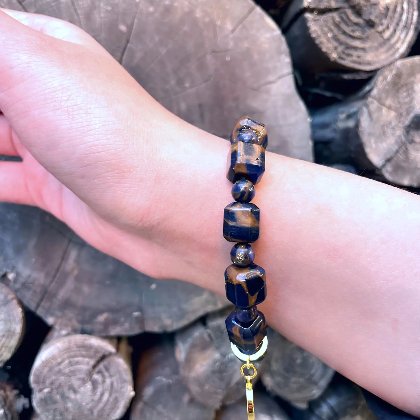 Tibetan Mani Jewel Bead Bracelet – Sacred Talisman for Protection, Prosperity & Spiritual Energy