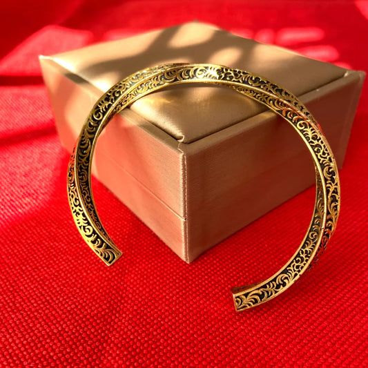 Celestial Unity – Handcrafted Copper Mobius Bracelet for Prosperity Energy