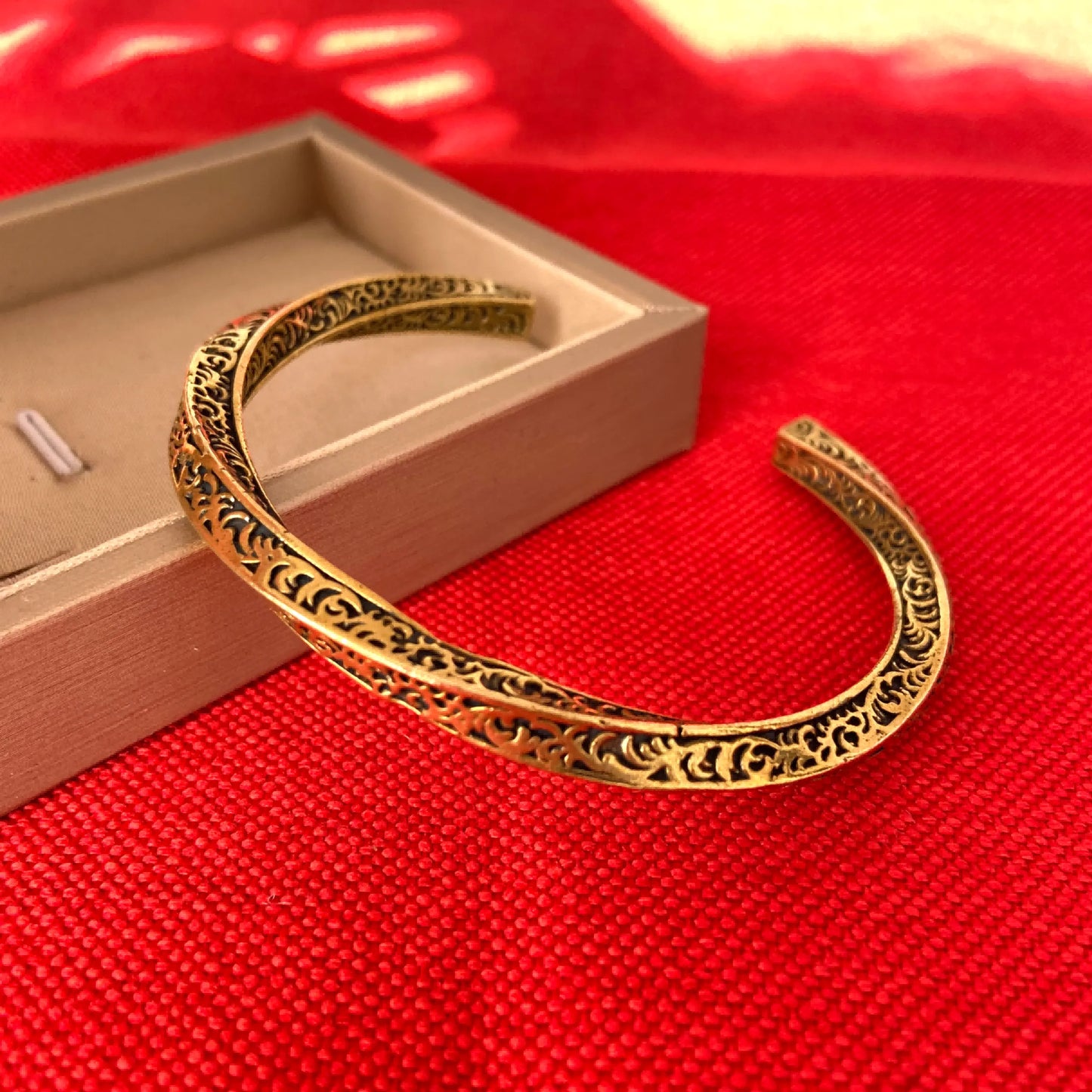 Celestial Unity – Handcrafted Copper Mobius Bracelet for Prosperity Energy