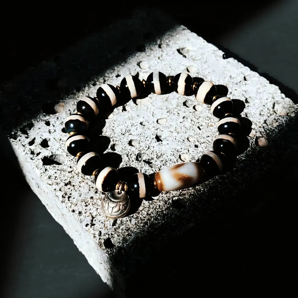 Pure Tiger Tooth Dzi Bracelet – Balance & Energy