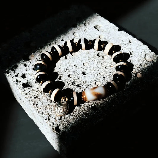 Pure Tiger Tooth Dzi Bracelet – Balance & Energy