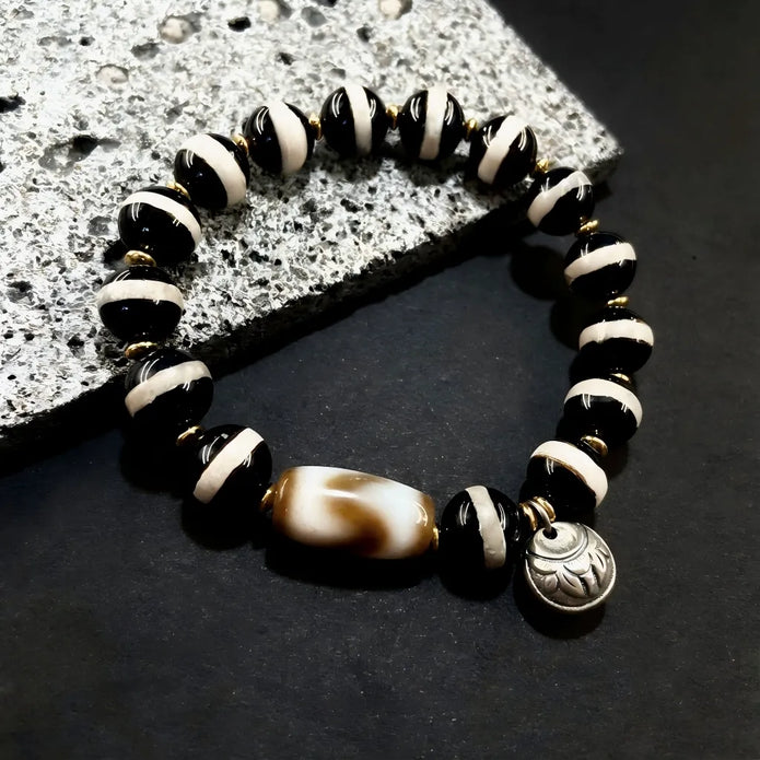 Pure Tiger Tooth Dzi Bracelet – Balance